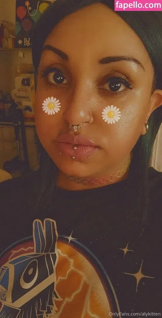 raeraejiggles Onlyfans Photo Gallery 