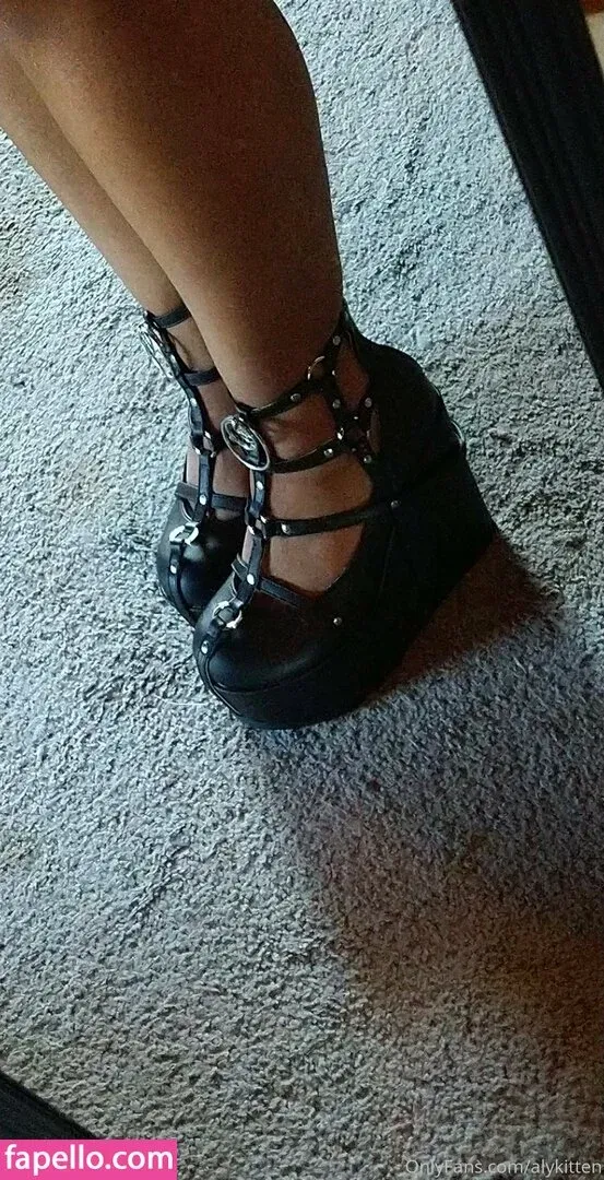 raeraejiggles Onlyfans Photo Gallery 