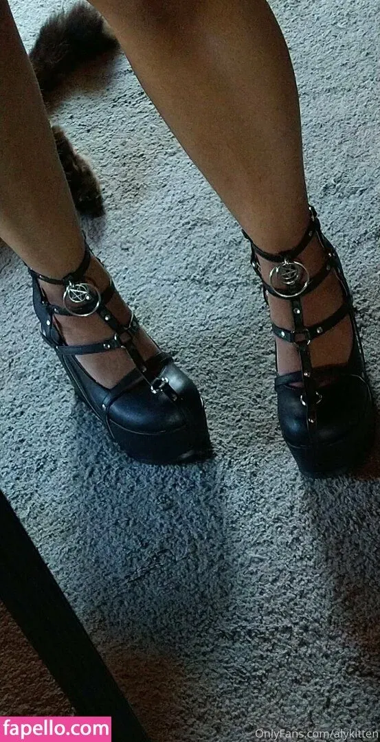 raeraejiggles Onlyfans Photo Gallery 