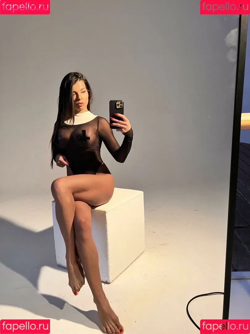 Anna Mukydza Onlyfans Photo Gallery 