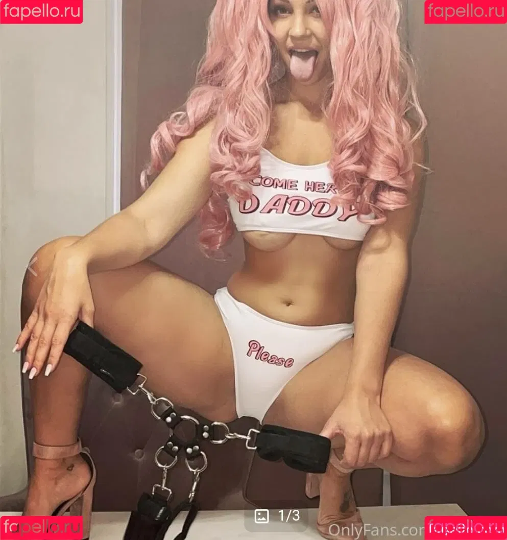 Emerald Kisses Onlyfans Photo Gallery 