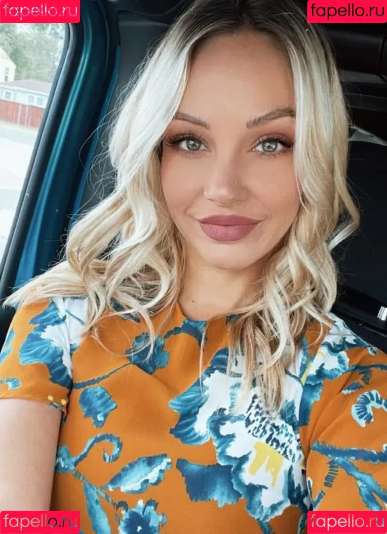 Emerald Kisses Onlyfans Photo Gallery 