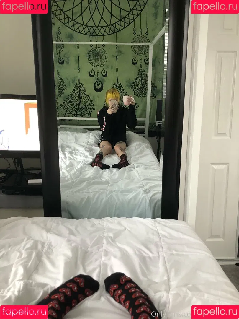 sadlittlesun Onlyfans Photo Gallery 
