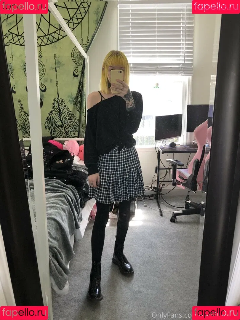sadlittlesun Onlyfans Photo Gallery 
