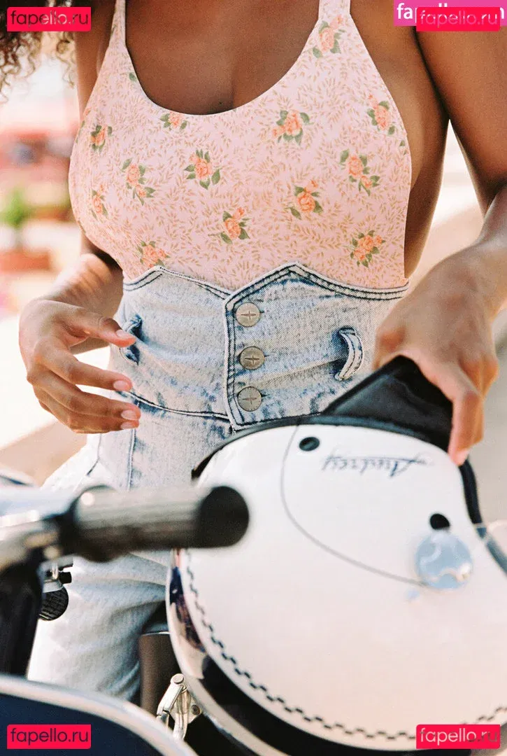 Tina Kunakey Onlyfans Photo Gallery 