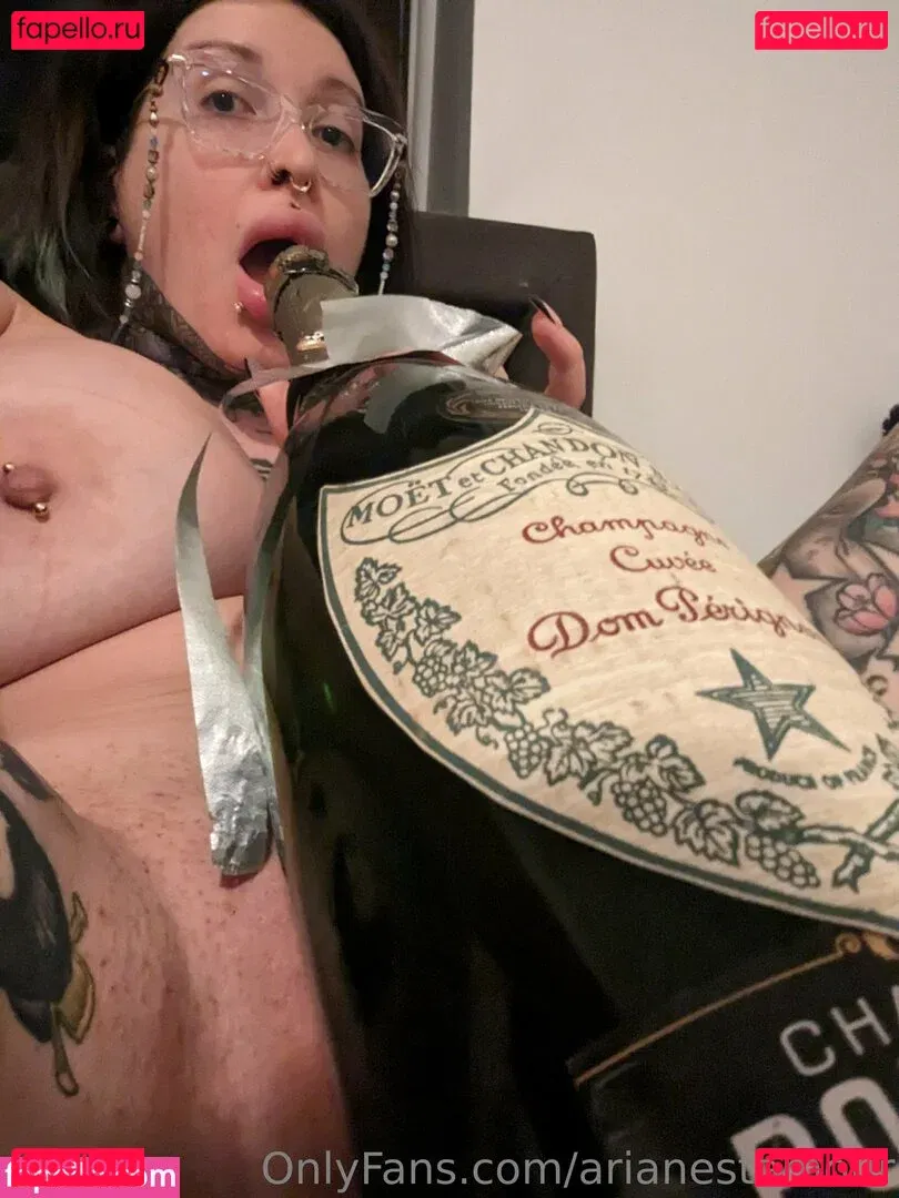 arianestamour Onlyfans Photo Gallery 