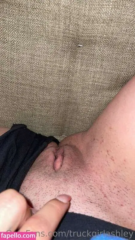 Truckgirlashley Onlyfans Photo Gallery 