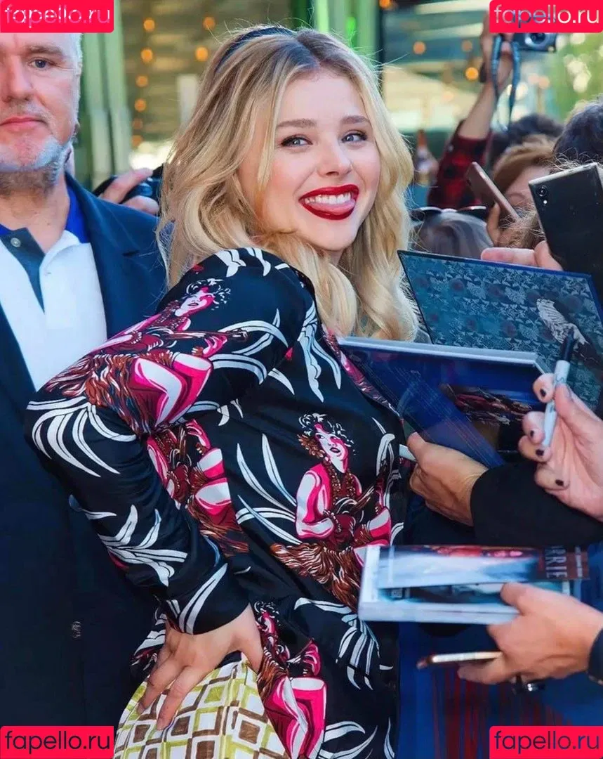 Chloë Grace Moretz Onlyfans Photo Gallery 