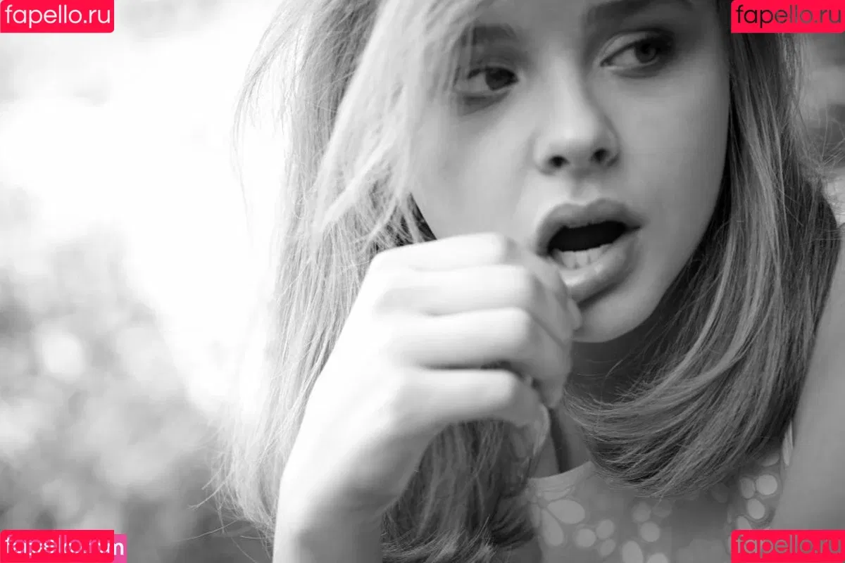 Chloë Grace Moretz Onlyfans Photo Gallery 