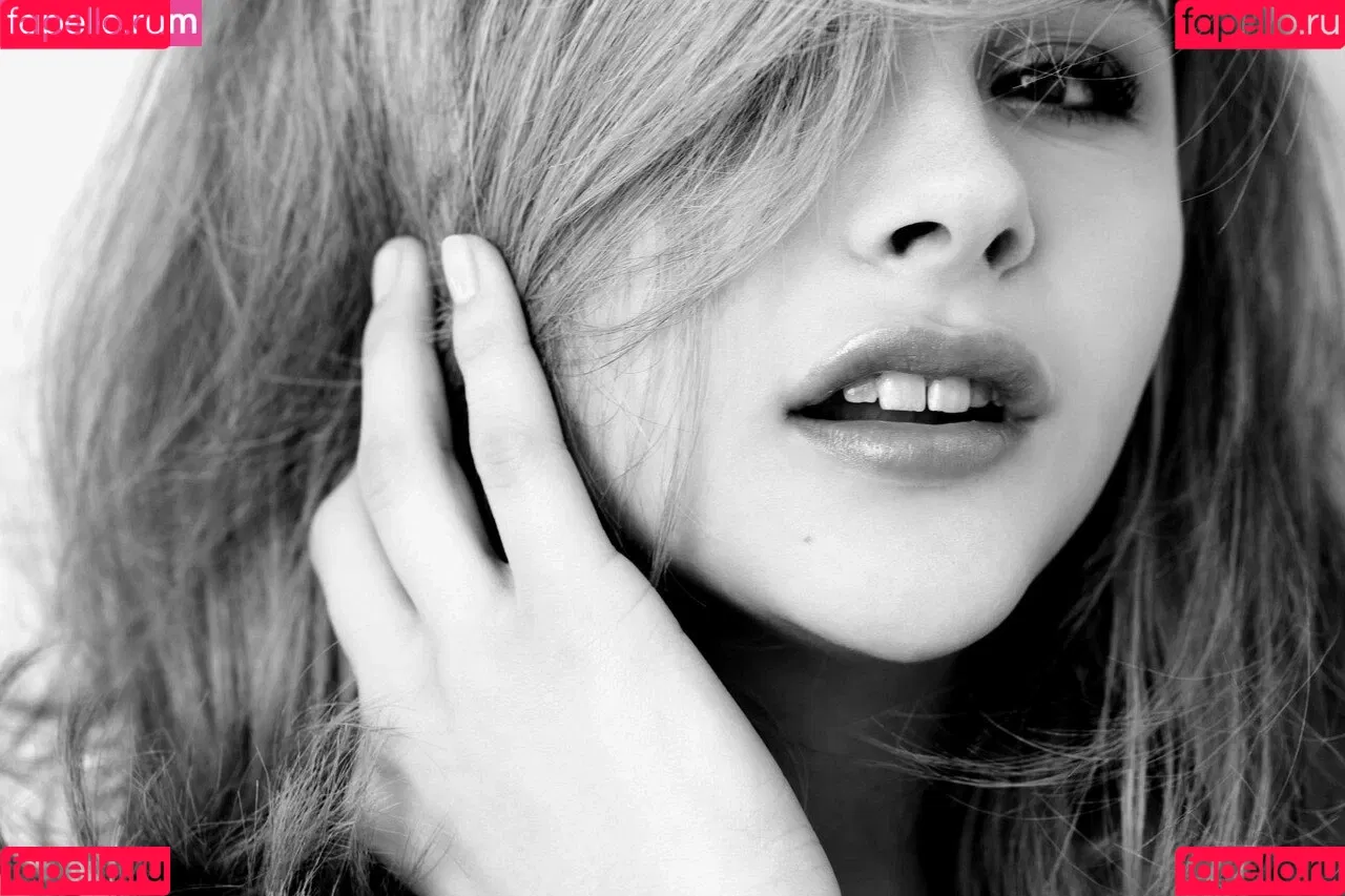 Chloë Grace Moretz Onlyfans Photo Gallery 