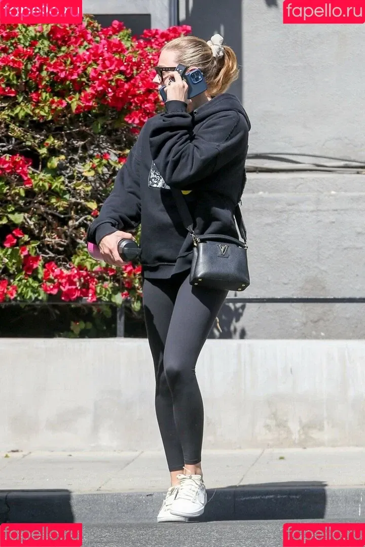 Chloë Grace Moretz Onlyfans Photo Gallery 