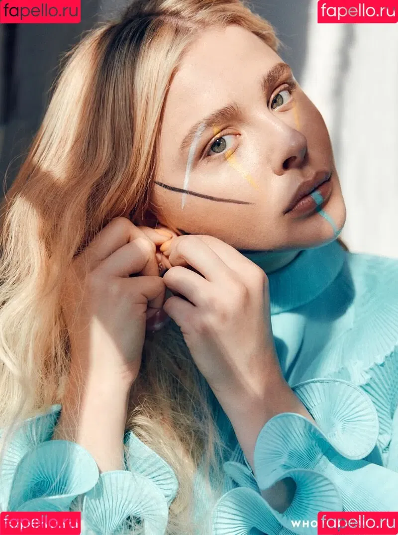 Chloë Grace Moretz Onlyfans Photo Gallery 