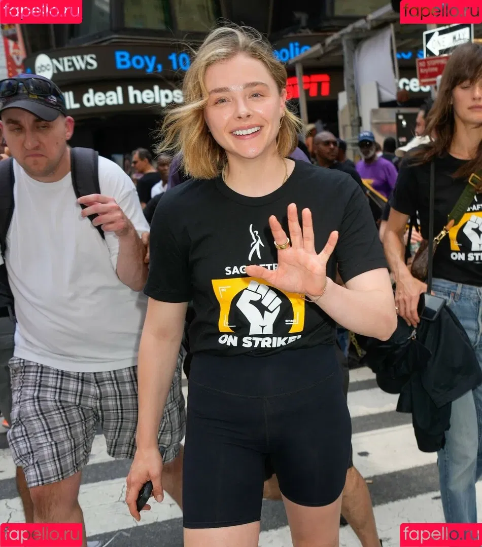 Chloë Grace Moretz Onlyfans Photo Gallery 
