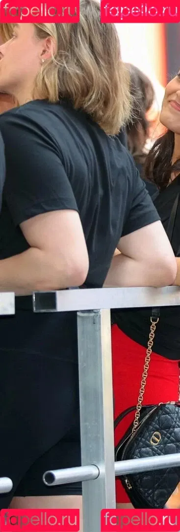 Chloë Grace Moretz Onlyfans Photo Gallery 