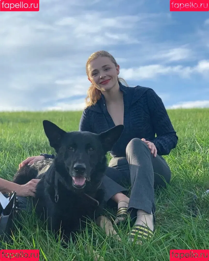 Chloë Grace Moretz Onlyfans Photo Gallery 