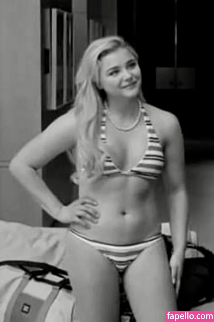 Chloë Grace Moretz Onlyfans Photo Gallery 