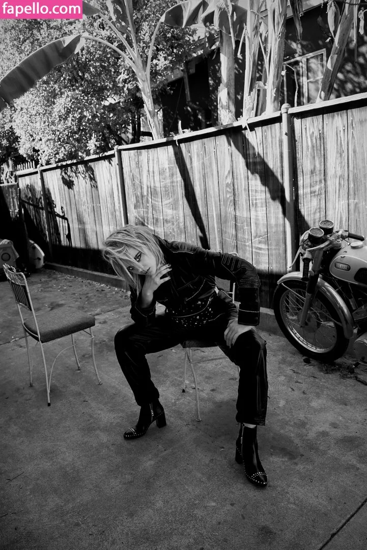 Chloë Grace Moretz Onlyfans Photo Gallery 