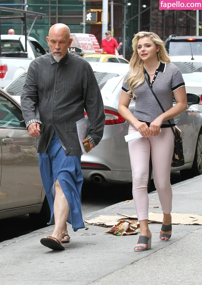 Chloë Grace Moretz Onlyfans Photo Gallery 