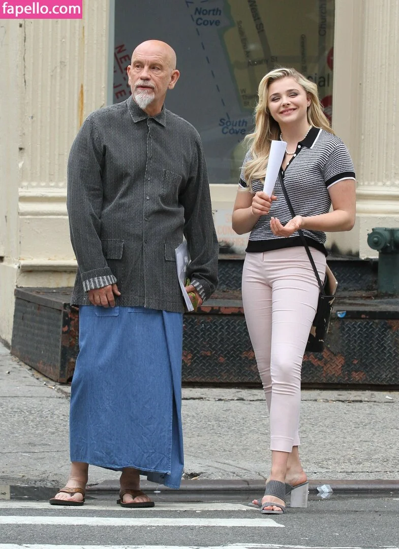 Chloë Grace Moretz Onlyfans Photo Gallery 