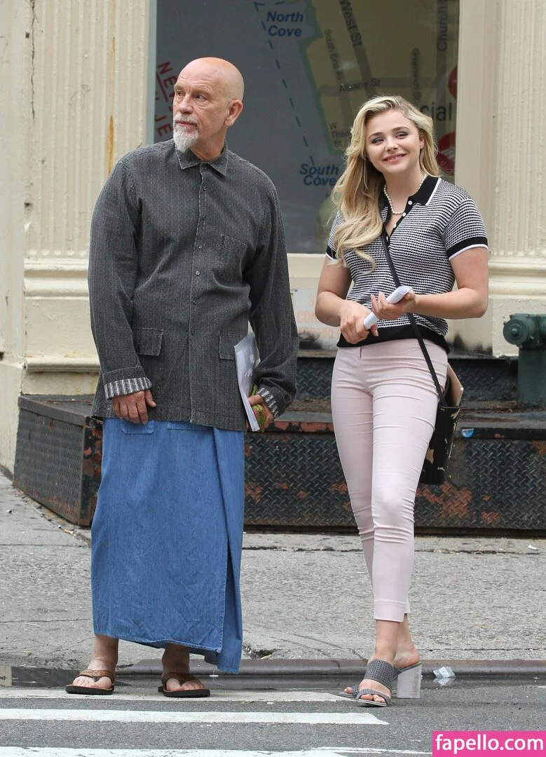 Chloë Grace Moretz Onlyfans Photo Gallery 