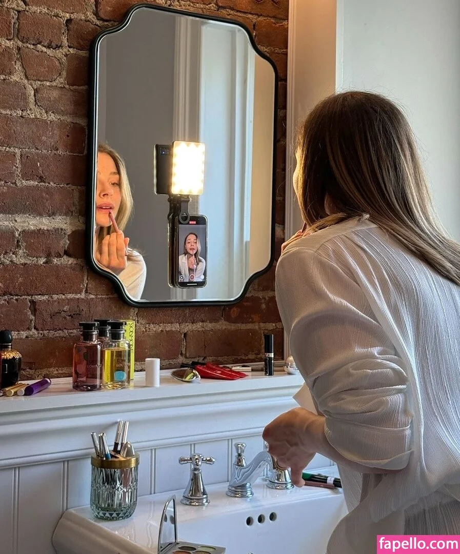 Chloë Grace Moretz Onlyfans Photo Gallery 