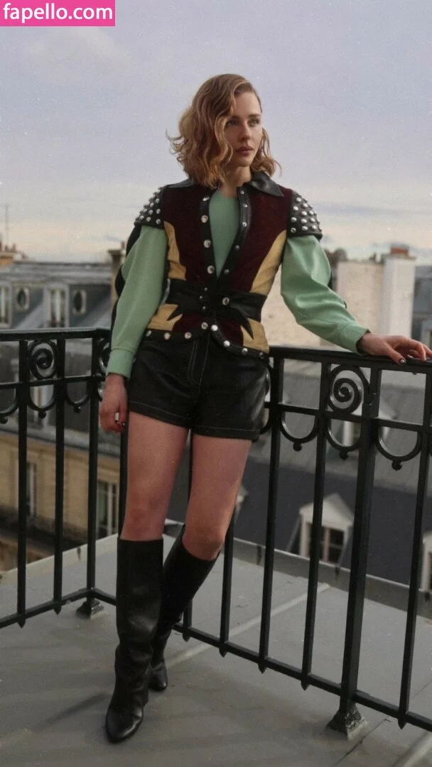 Chloë Grace Moretz Onlyfans Photo Gallery 