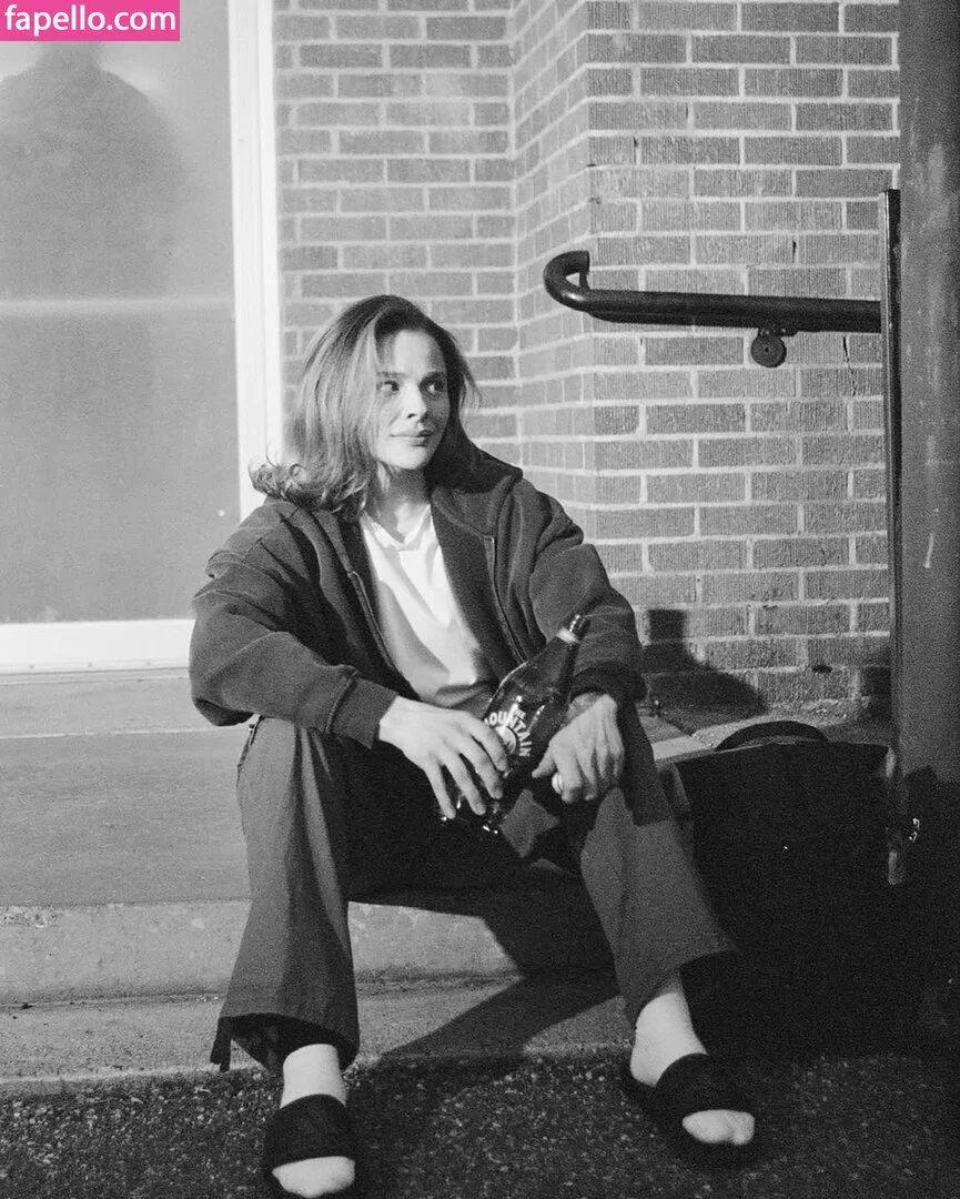 Chloë Grace Moretz Onlyfans Photo Gallery 