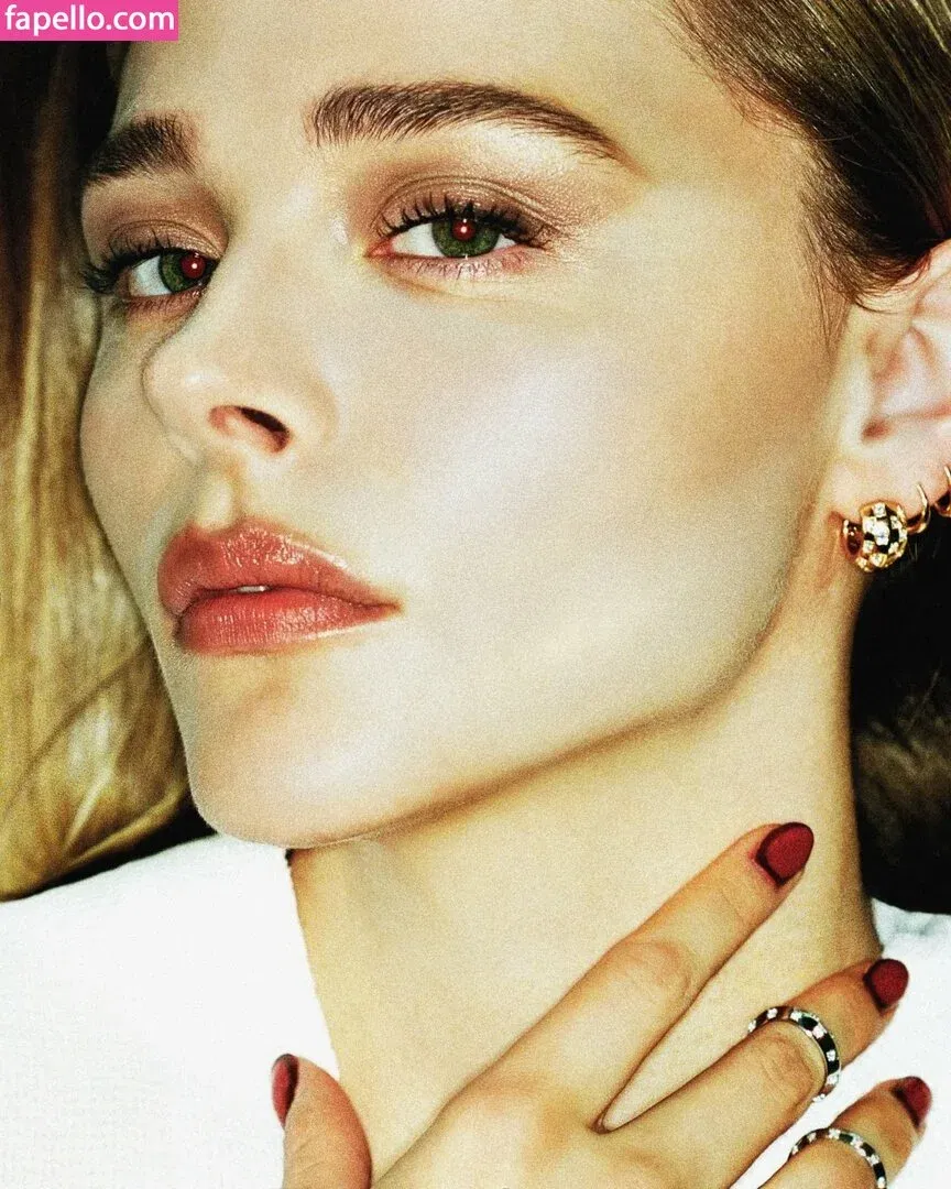 Chloë Grace Moretz Onlyfans Photo Gallery 
