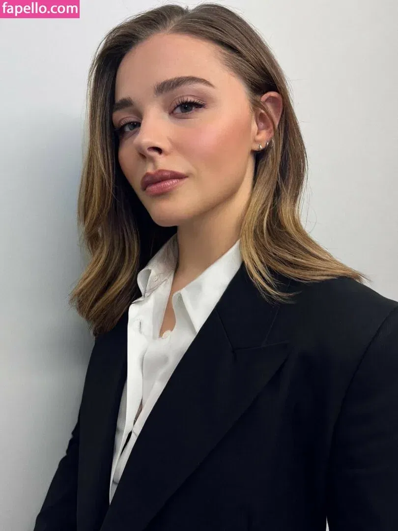 Chloë Grace Moretz Onlyfans Photo Gallery 