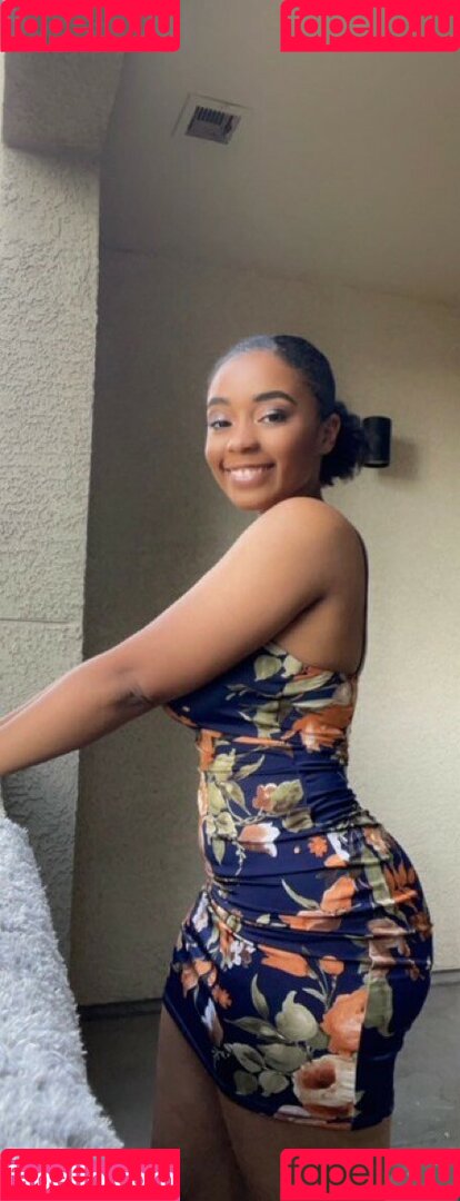 Tyra_Sparks Onlyfans Photo Gallery 