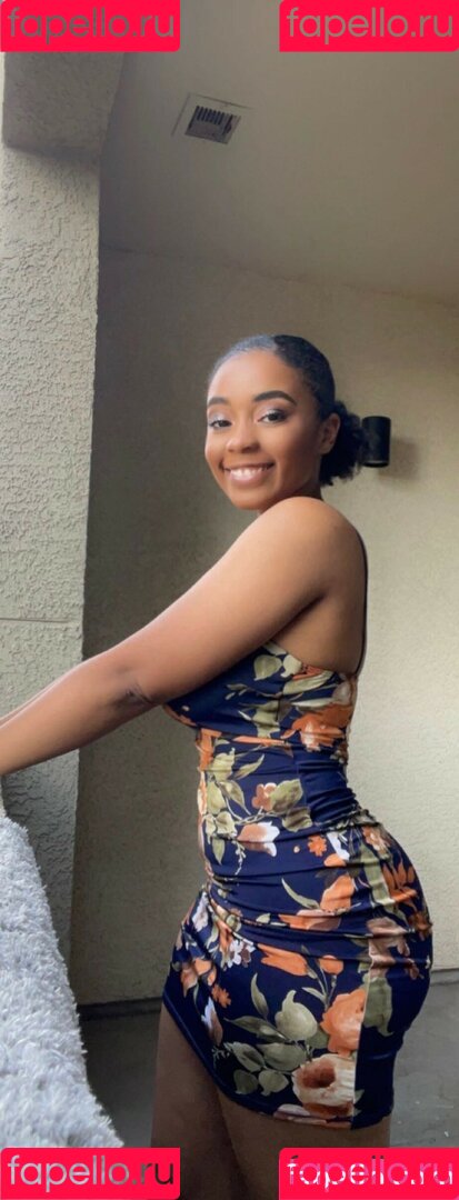 Tyra_Sparks Onlyfans Photo Gallery 