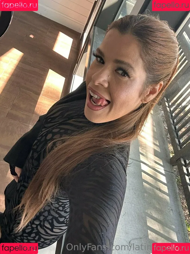 latinafoxy69 Onlyfans Photo Gallery 