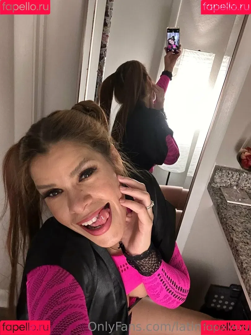 latinafoxy69 Onlyfans Photo Gallery 