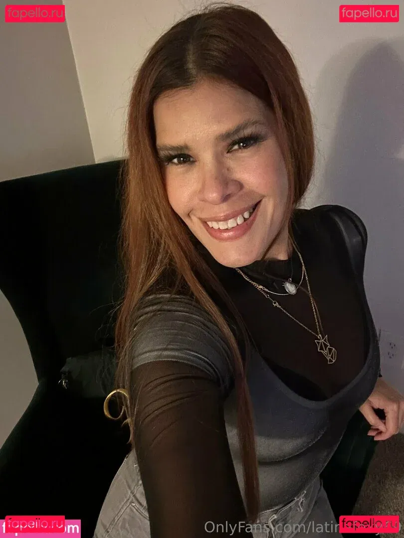 latinafoxy69 Onlyfans Photo Gallery 