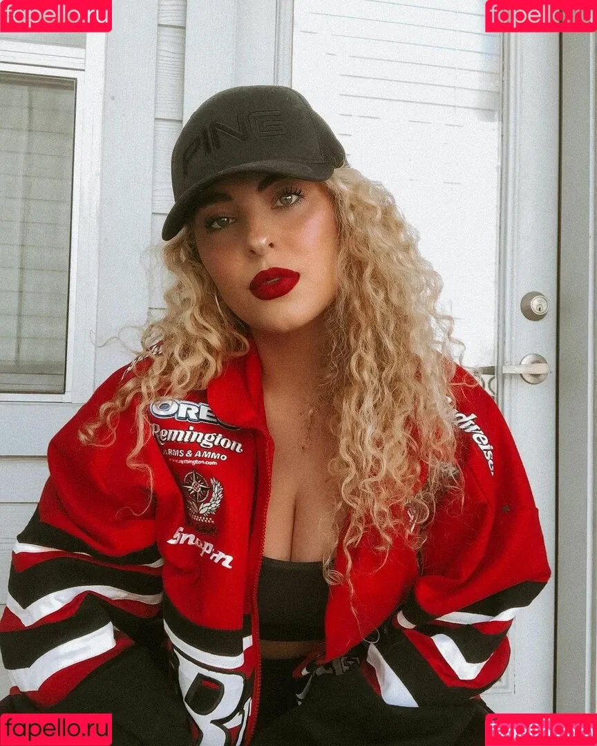 Caroline Wall Onlyfans Photo Gallery 