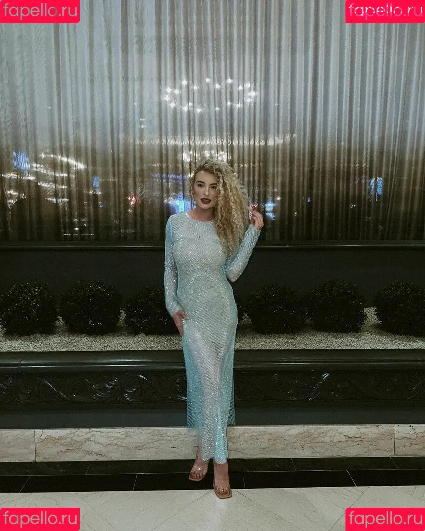 Caroline Wall Onlyfans Photo Gallery 