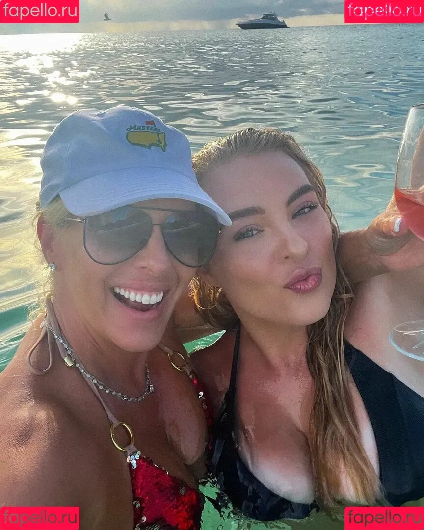 Caroline Wall Onlyfans Photo Gallery 