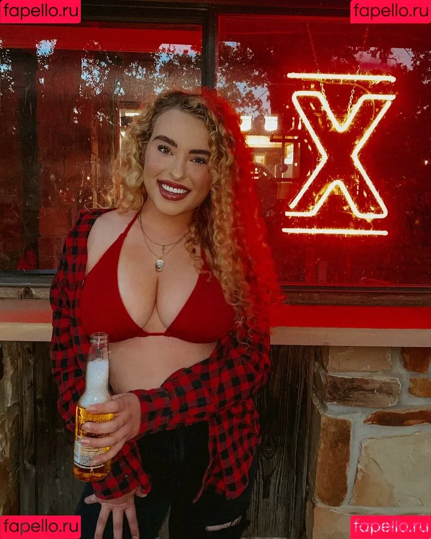 Caroline Wall Onlyfans Photo Gallery 
