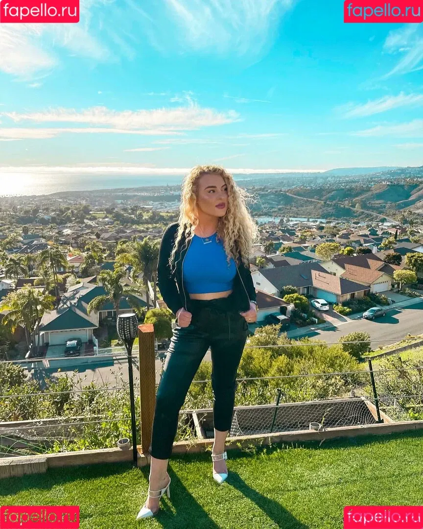 Caroline Wall Onlyfans Photo Gallery 