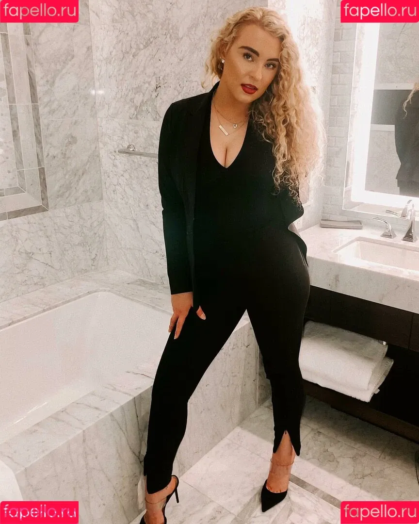 Caroline Wall Onlyfans Photo Gallery 