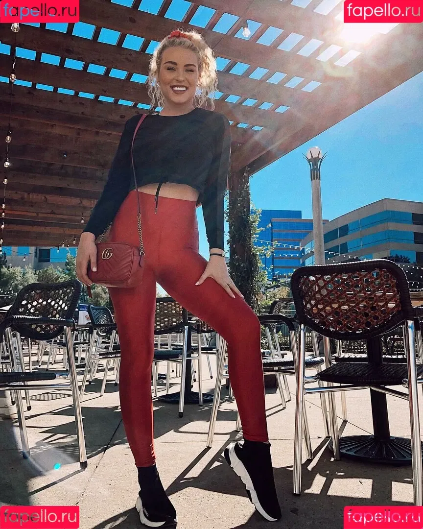 Caroline Wall Onlyfans Photo Gallery 