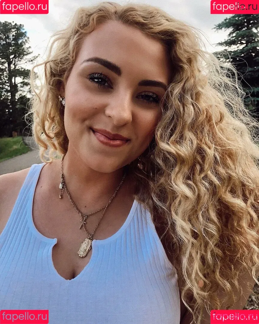 Caroline Wall Onlyfans Photo Gallery 
