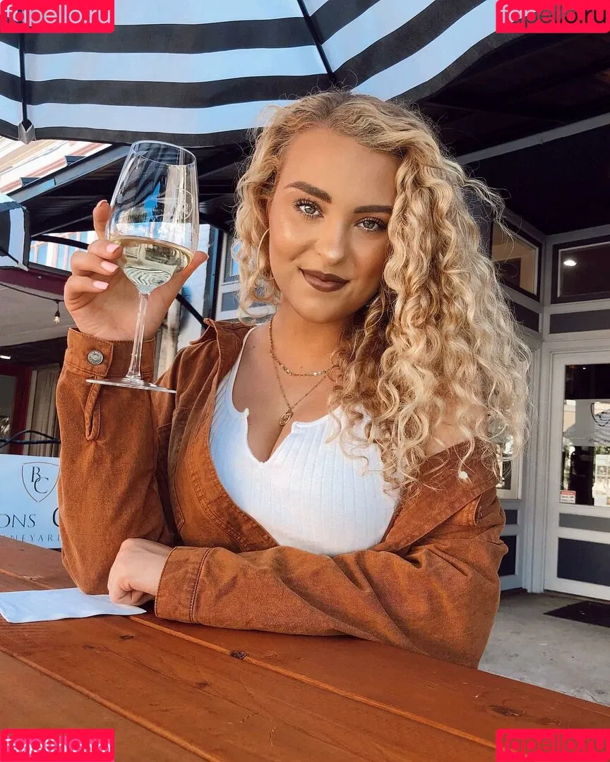 Caroline Wall Onlyfans Photo Gallery 