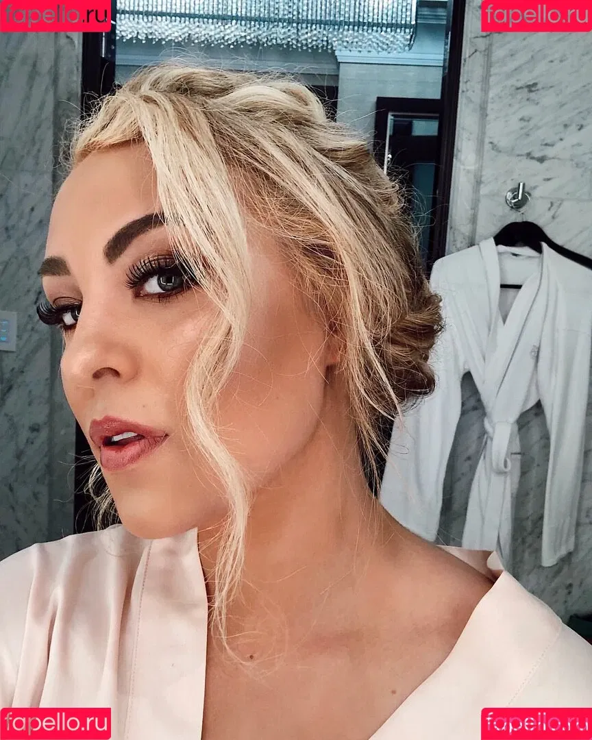 Caroline Wall Onlyfans Photo Gallery 