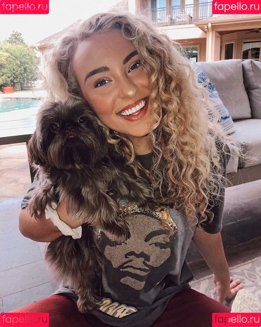 Caroline Wall Onlyfans Photo Gallery 