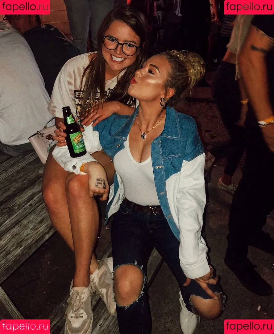 Caroline Wall Onlyfans Photo Gallery 