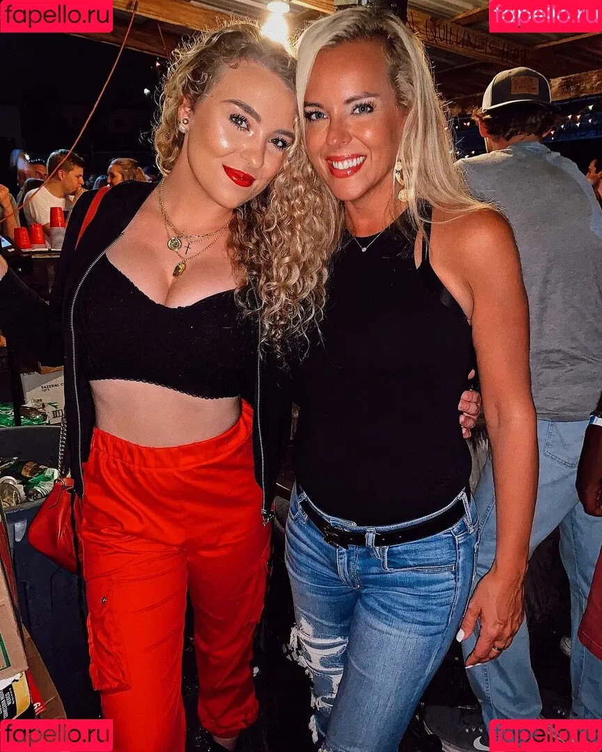 Caroline Wall Onlyfans Photo Gallery 