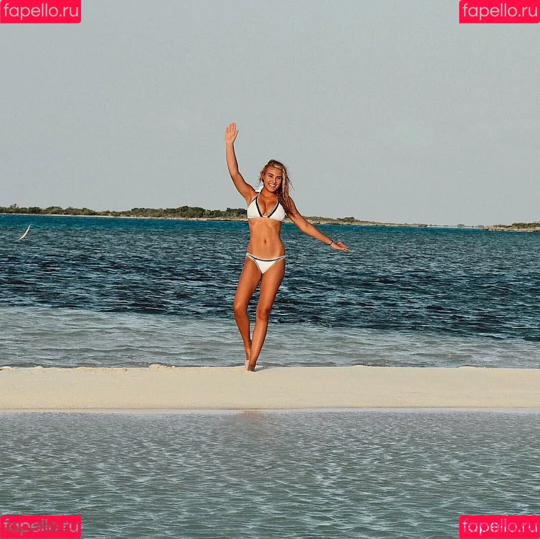 Caroline Wall Onlyfans Photo Gallery 