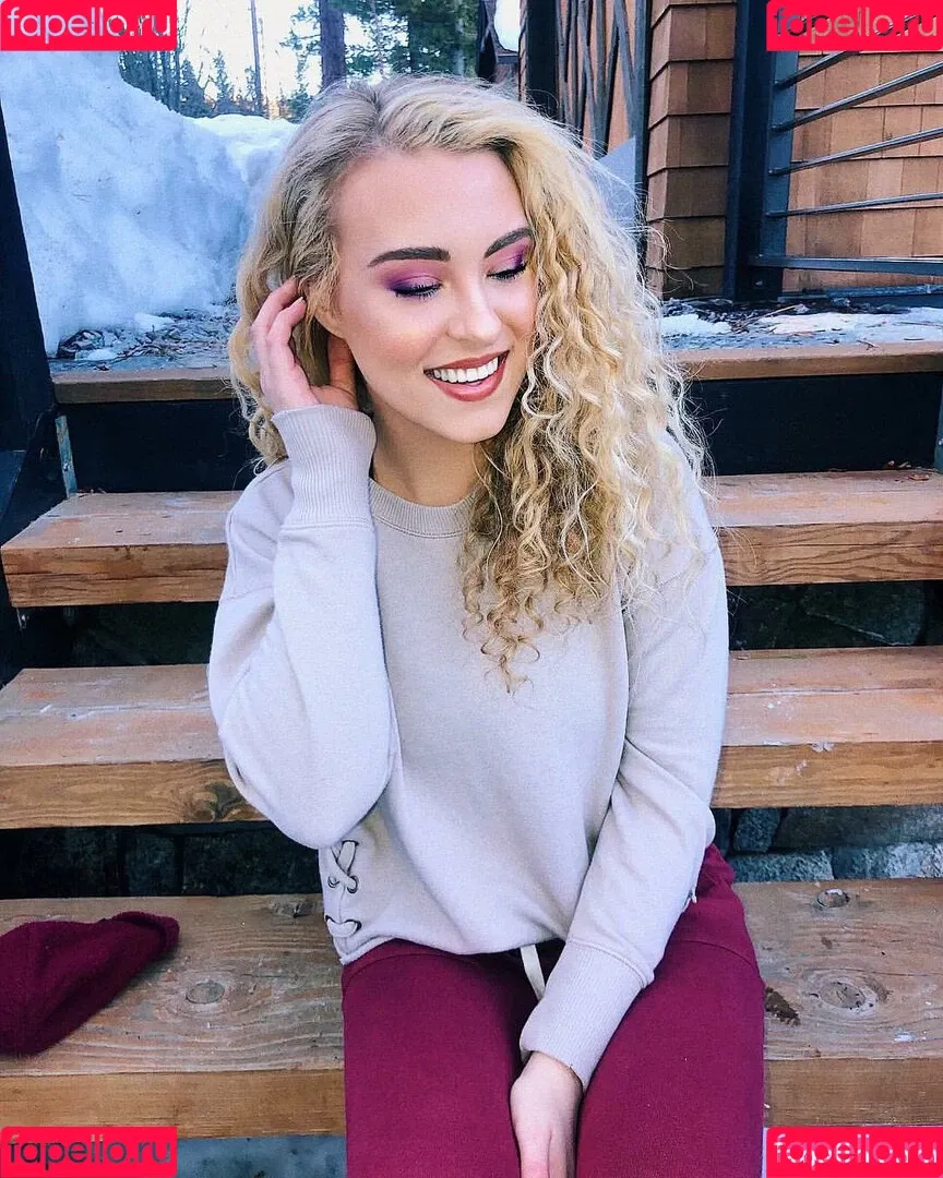 Caroline Wall Onlyfans Photo Gallery 