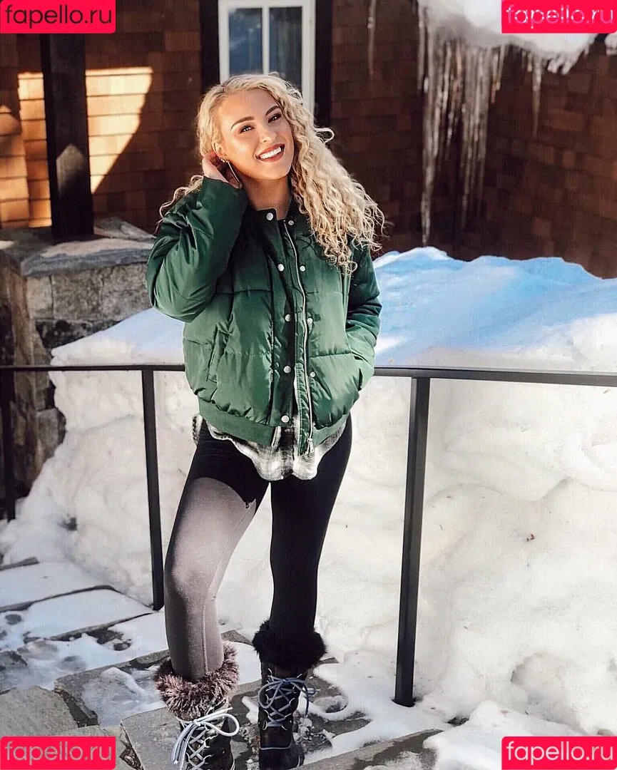 Caroline Wall Onlyfans Photo Gallery 